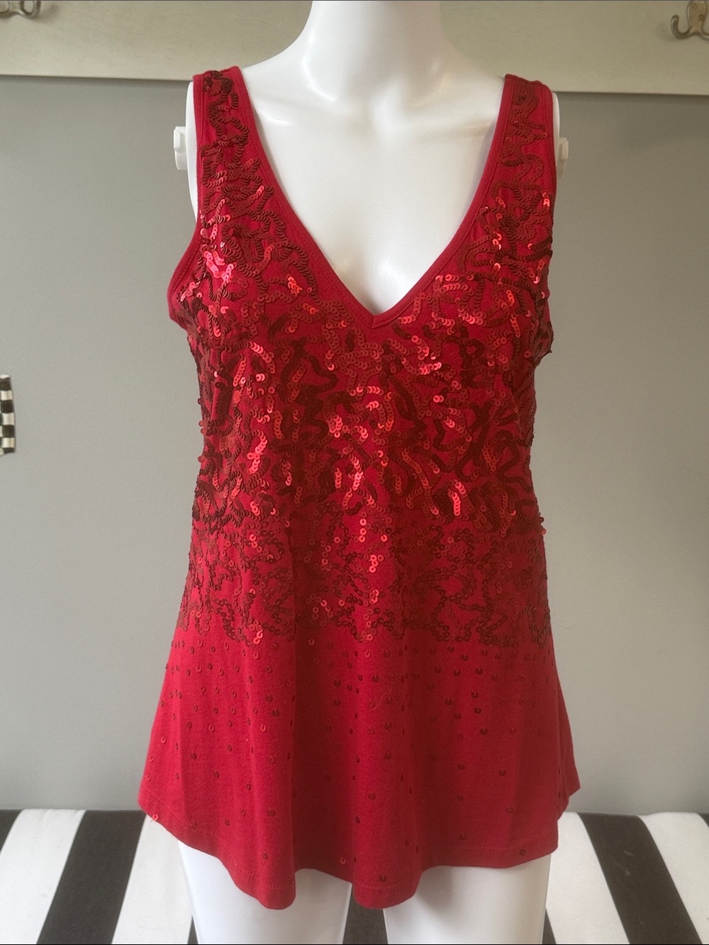 Ludi Red Cascading Sequin Sleeveless V-Neck Drapey Loose Fit Tank Top-Small